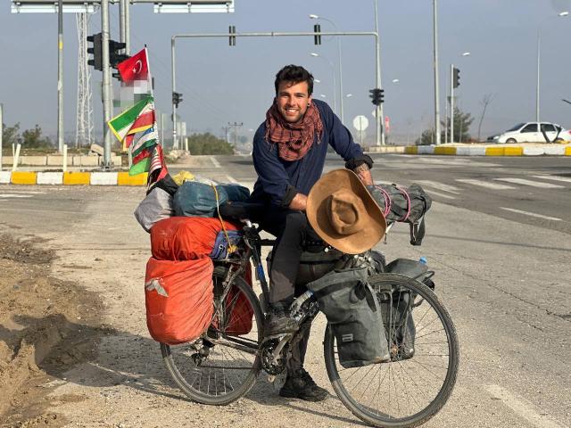 Yeni Zelanda'dan başladı, Şanlıurfa'ya kadar geldi. Günde 120 kilometre yol gidiyor