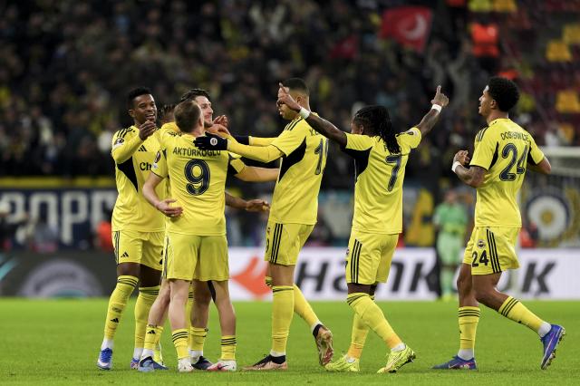 İki isim Trabzon'da yok, Fenerbahçe'nin kadrosu açıklandı