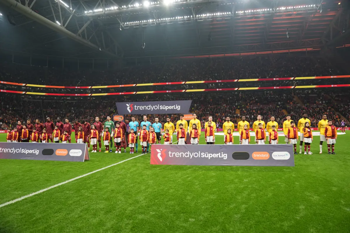 Okan Buruk'tan çift forvet tercihi, Eyüpspor karşısında 5 değişiklik