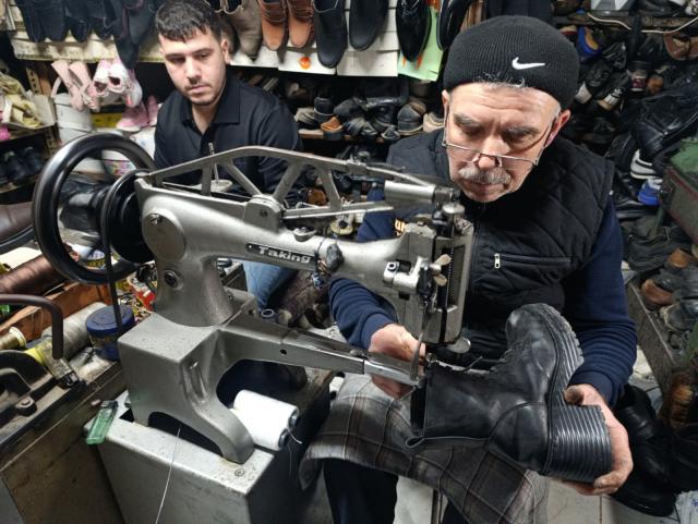 38 yıldır ayakkabılara yeniden can veriyor. İlk günki gibi yeni hale getiriyor