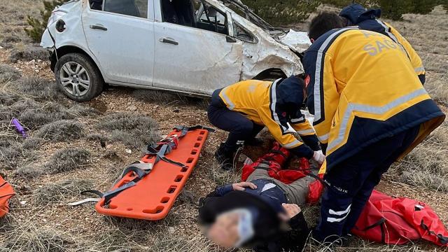 Eşini bıçaklayıp kaçan şüpheli trafik kazasında öldü