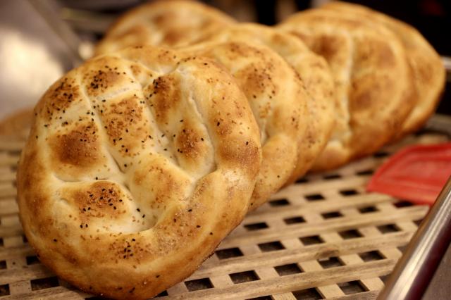 İftara saatler kala fırıncıların yoğun mesaisi başladı 