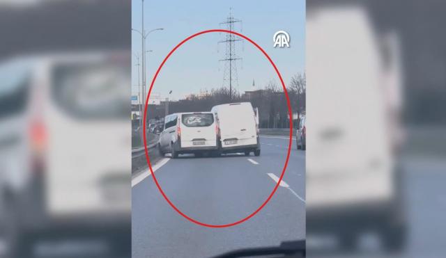 Trafikte tartışma kazayla sonuçlandı. O anlar kamerada
