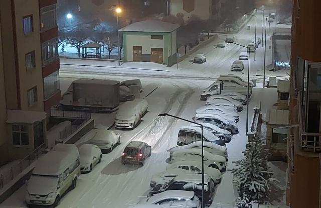 Erzurum'da eğitime kar engeli 