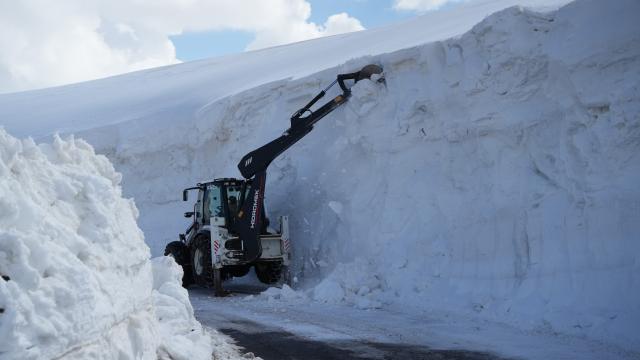 Muş’ta kar kalınlığı 6 metreyi aştı