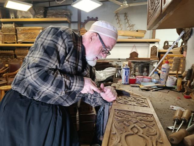 49 yılı geride bıraktı. Yaşına rağmen tarihi mesleği yaşatmaya çalışıyor