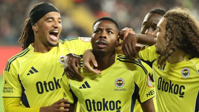 Fenerbahçe farklı kazandı adını çeyrek finale yazdırdı