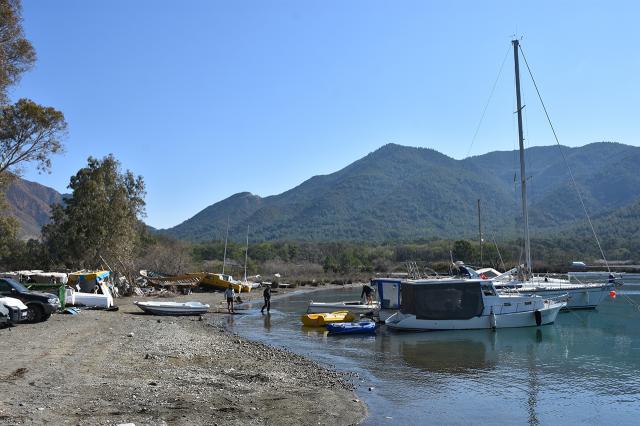 Marmaris'te deniz suyu çekildi