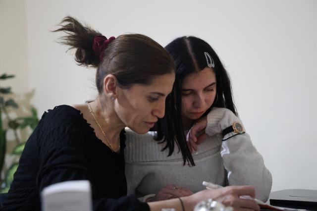 Çocuk yaşta evlendirilip kanser oldu, 16 ameliyatla beraber hayata tutundu