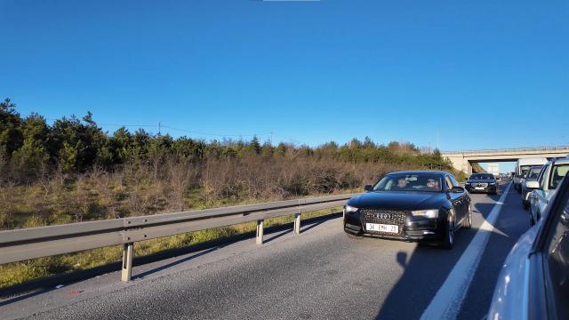 Pes dedirten görüntü: 30 dakikada 60 araç kuralları hiçe saydı