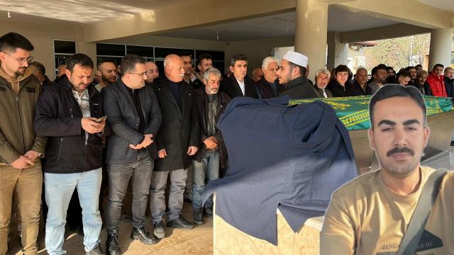 Tabutunun üzerine damatlığı konuldu. Babası olaya şahit olmuş: 