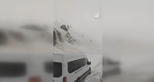 Şırnak-Hakkari kara yoluna çığ düştü