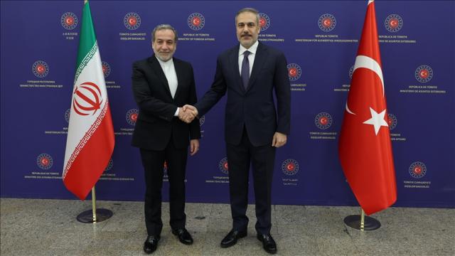Dışişleri Bakanı Fidan, İranlı mevkidaşı Arakçi ile görüştü