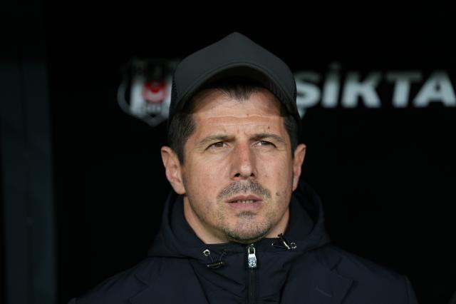 Emre Belözoğlu'ndan oyuncularına tepki. 