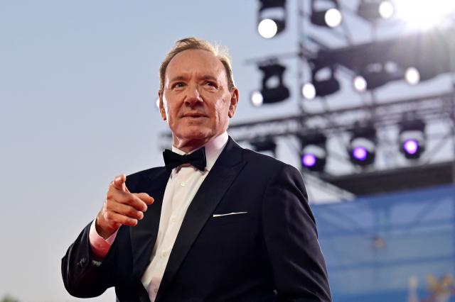 Kevin Spacey cinsel saldırı iddiasıyla suçlanıyordu. Davalardan kurtulmak üzere 