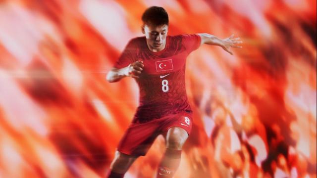 Türkiye'nin yeni formaları tanıtıldı, fiyatı da açıklandı