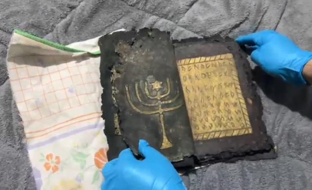 Bizans dönemine ait altın işlemeli dua kitabı ele geçirildi