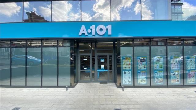 A101 aktüel ürünler kataloğu 26 Mart 2026: 58 inç televizyon, oyuncu masası, 150cc motosiklet ve bahçe ekipmanları bugün satışta