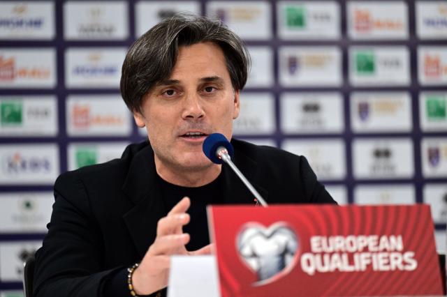 Montella: Dünya Kupası'na 24 yıldır gidemediysek sorumlusu onlar değil