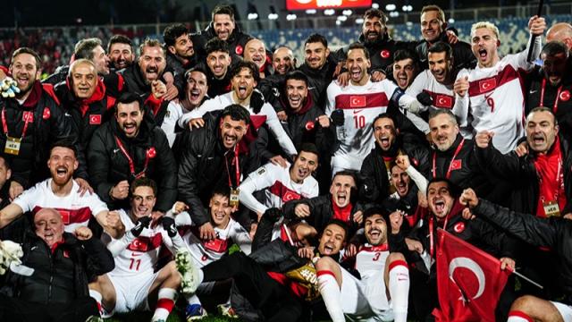 Millilerde maç sonu büyük coşku. 