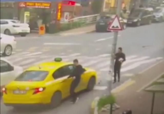 Fatih'teki kurye cinayetinde yeni görüntü: Taksiyle kaçmışlar