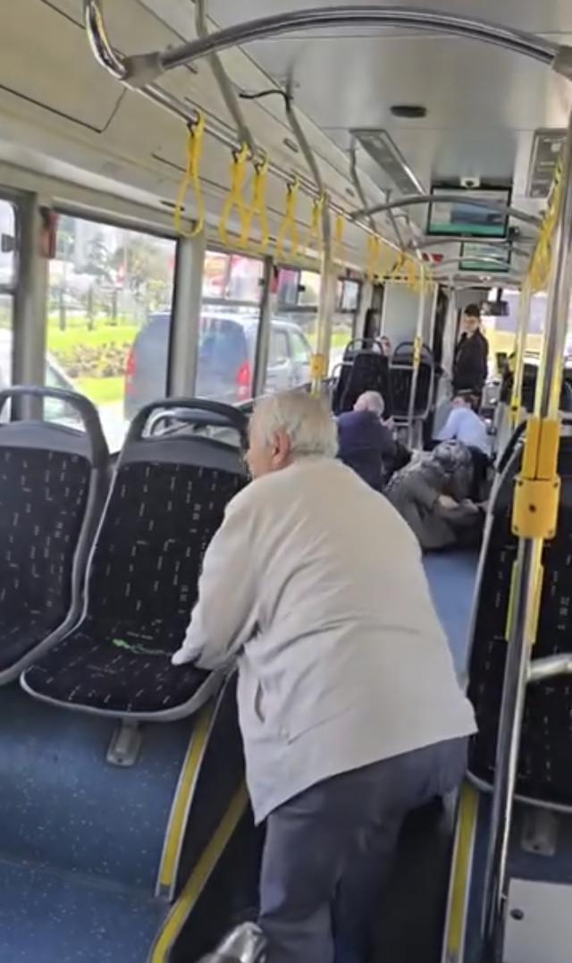 İstanbul İsrail Konsolosluğu önünde çatışma. İETT otobüsüne kurşun isabet etti
