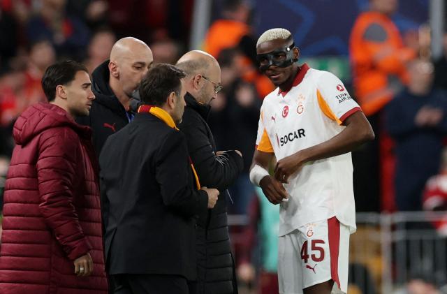 Galatasaray'a Victor Osimhen için doktor uyarısı. Fenerbahçe derbisi riske girebilir