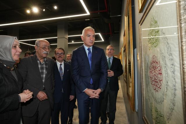 Bakan Ersoy, Fuadnâme sergisinde. 